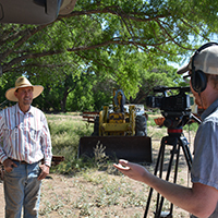 Joe Runyan speaking with Rosdail beneath a cottonwood tree along the Gila River. Photo Credits: Mary Harner